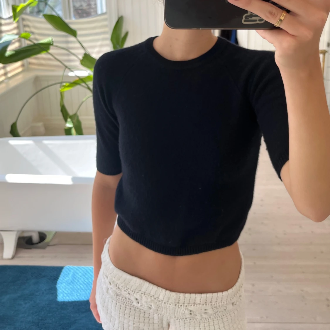 Mörkblå stickad croppad tröja - 3