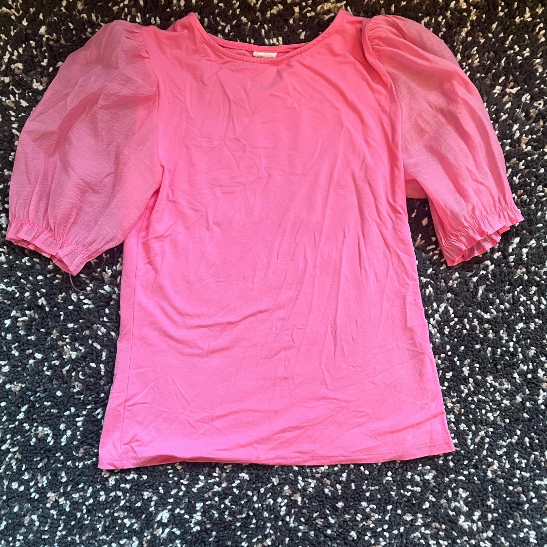 Rosa topp med puffärmar - 1