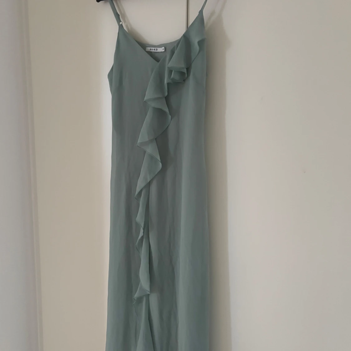 Ljusgrön långklänning från NA-KD - 2