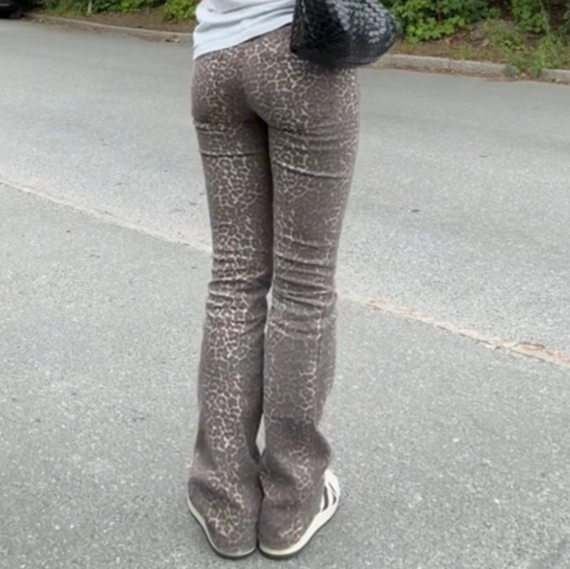 Leopardmönstrade lågmidjade bootcut jeans💗 - 1
