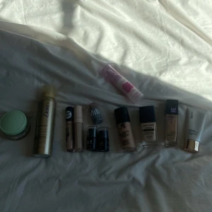 Sminkpaket - Säljer smink i olika märken, brun utan sol, hudkräm och en primer💗