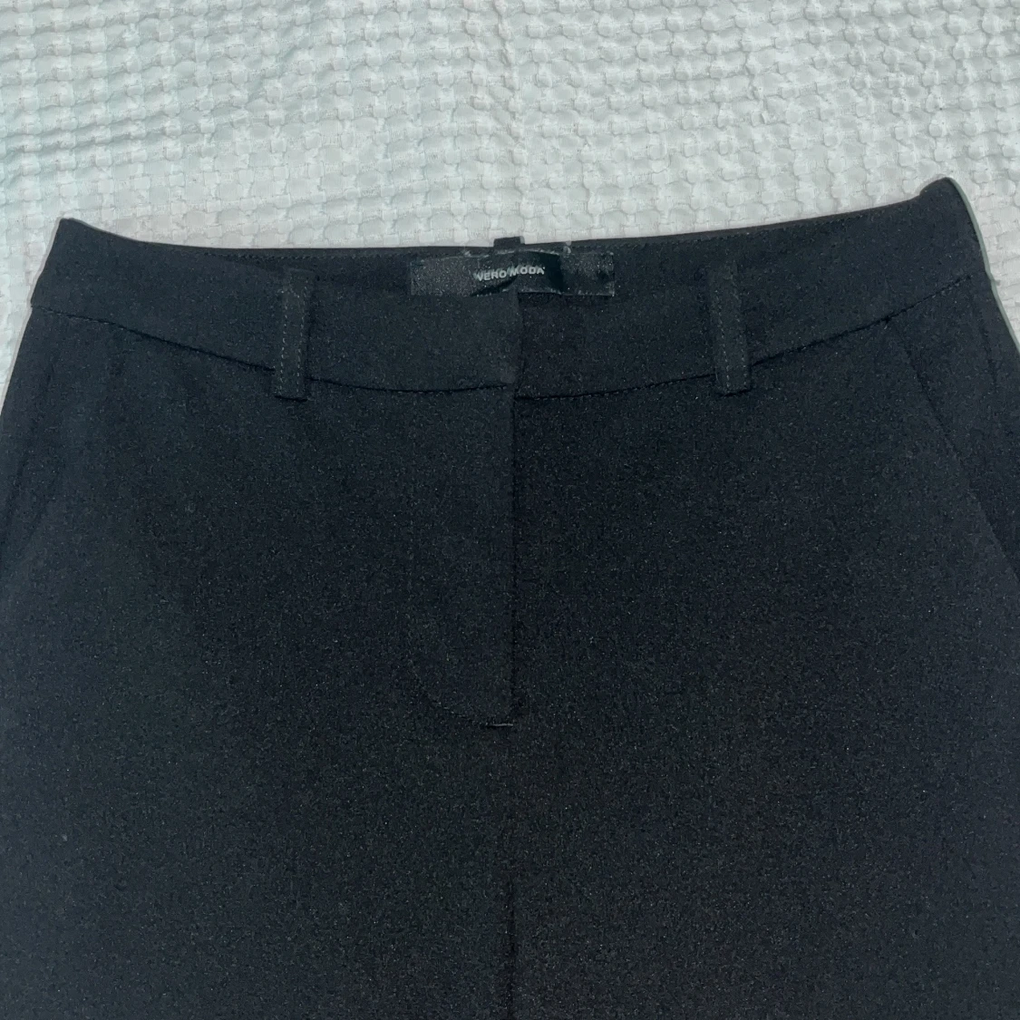 Svarta kostymbyxor från Vero Moda XS - 4