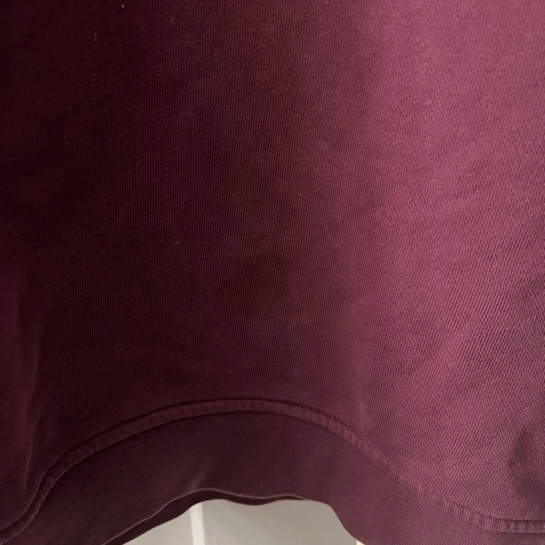 Vinröd sweatshirt från GANT XS - 3