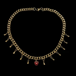 Handgjort halsband  - Mycket vackert halsband med ett  svart hjärta.Kedjans  tjocklek -7mm. Rostfritt stål Längd-40cm