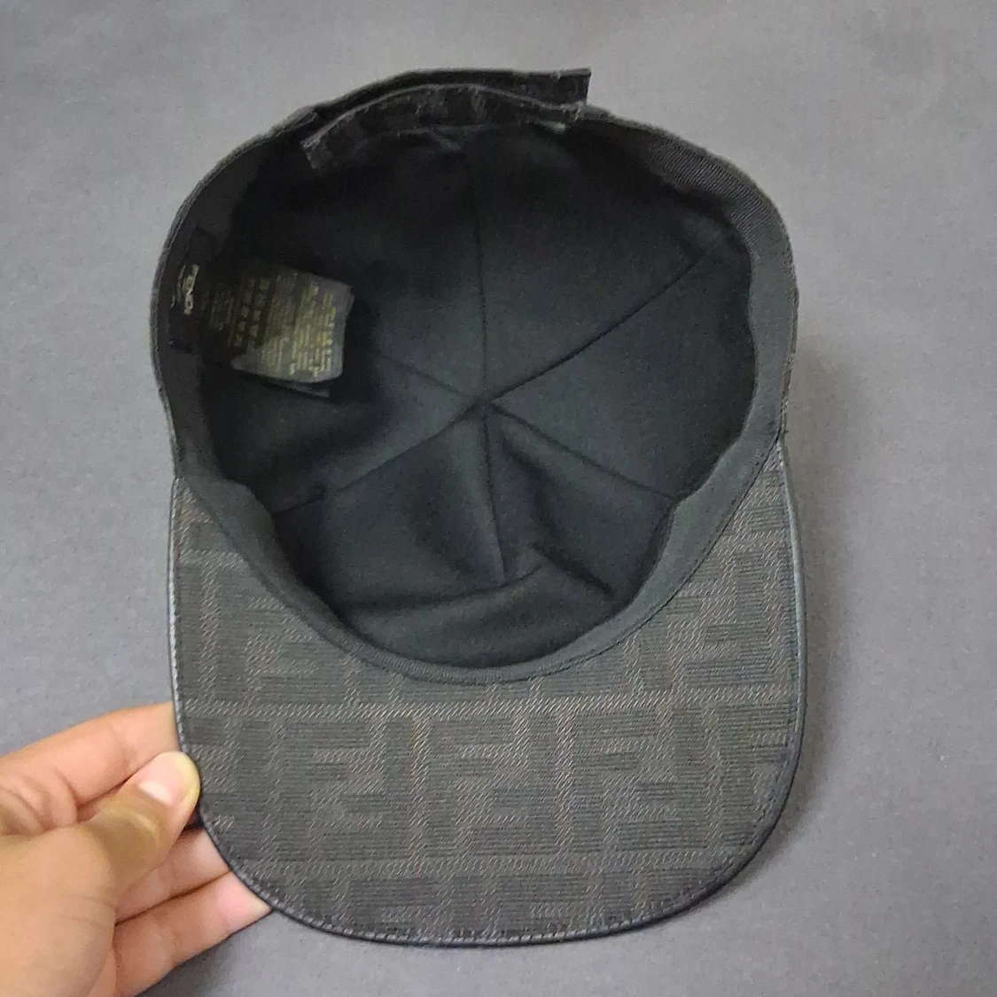 Svart Fendi keps med FF-mönster - 3