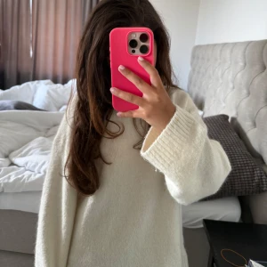 Vit stickad tröja - Super mysig vid stickad tröja från Gina tricot 