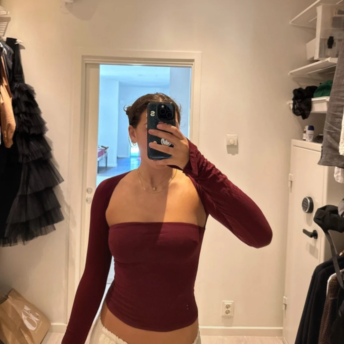 Vinröd one shoulder topp Gina Tricot