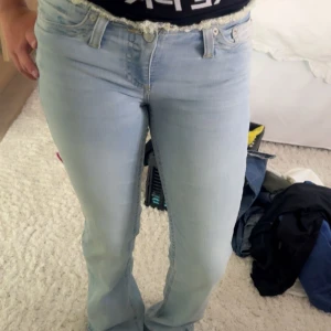 Ljusblå bootcut jeans  - Skit snygga Nelly jeans storlek 36 passar s priset kan diskuteras 