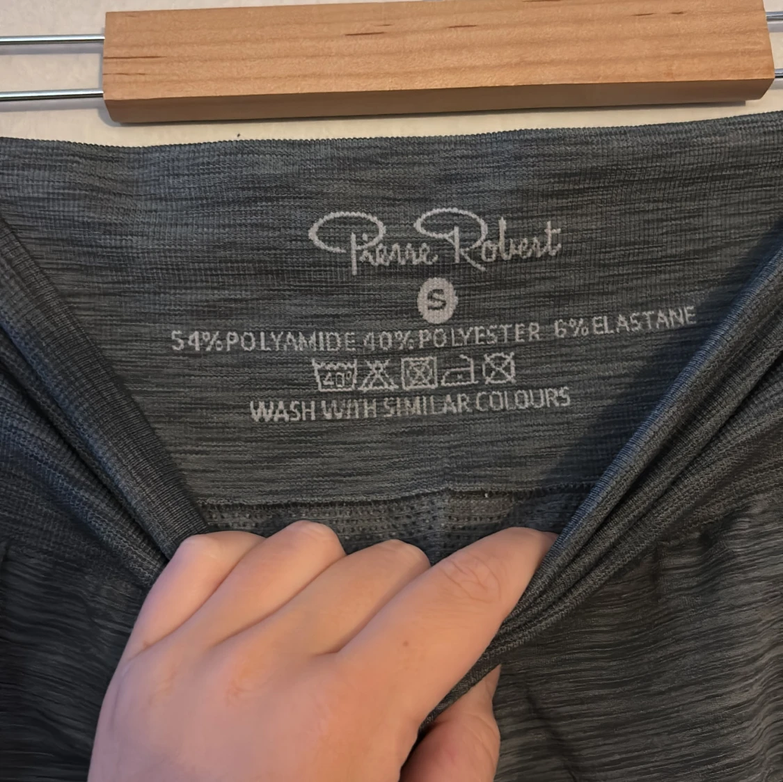 Mörkgrå träningsbyxor från Pierre Robert - 1