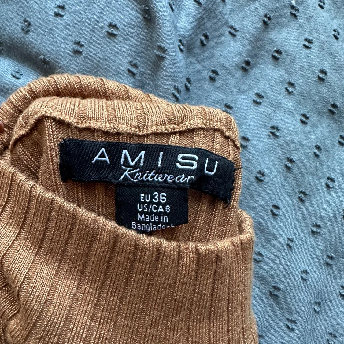 Ribbad brun långärmad klänning - 3