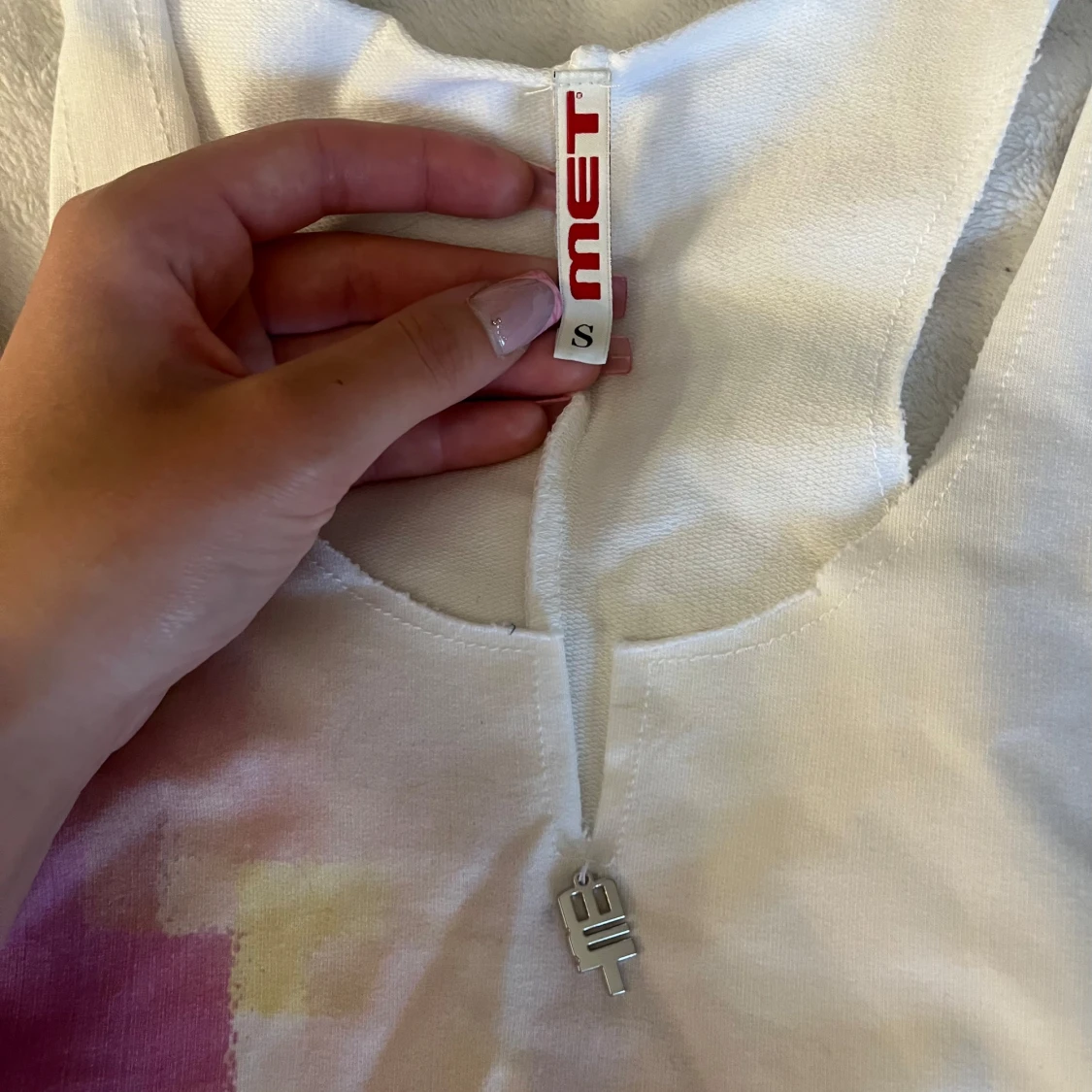 Vit mini klänning från MET med färgblock - 1