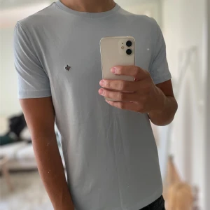 Ljusblå t-shirt från Morris  - Snygg ljusblå t-shirt från Morris | Typ helt ny inga defekter 10/10skick✅ | Skriv vid frågor eller funderingar!