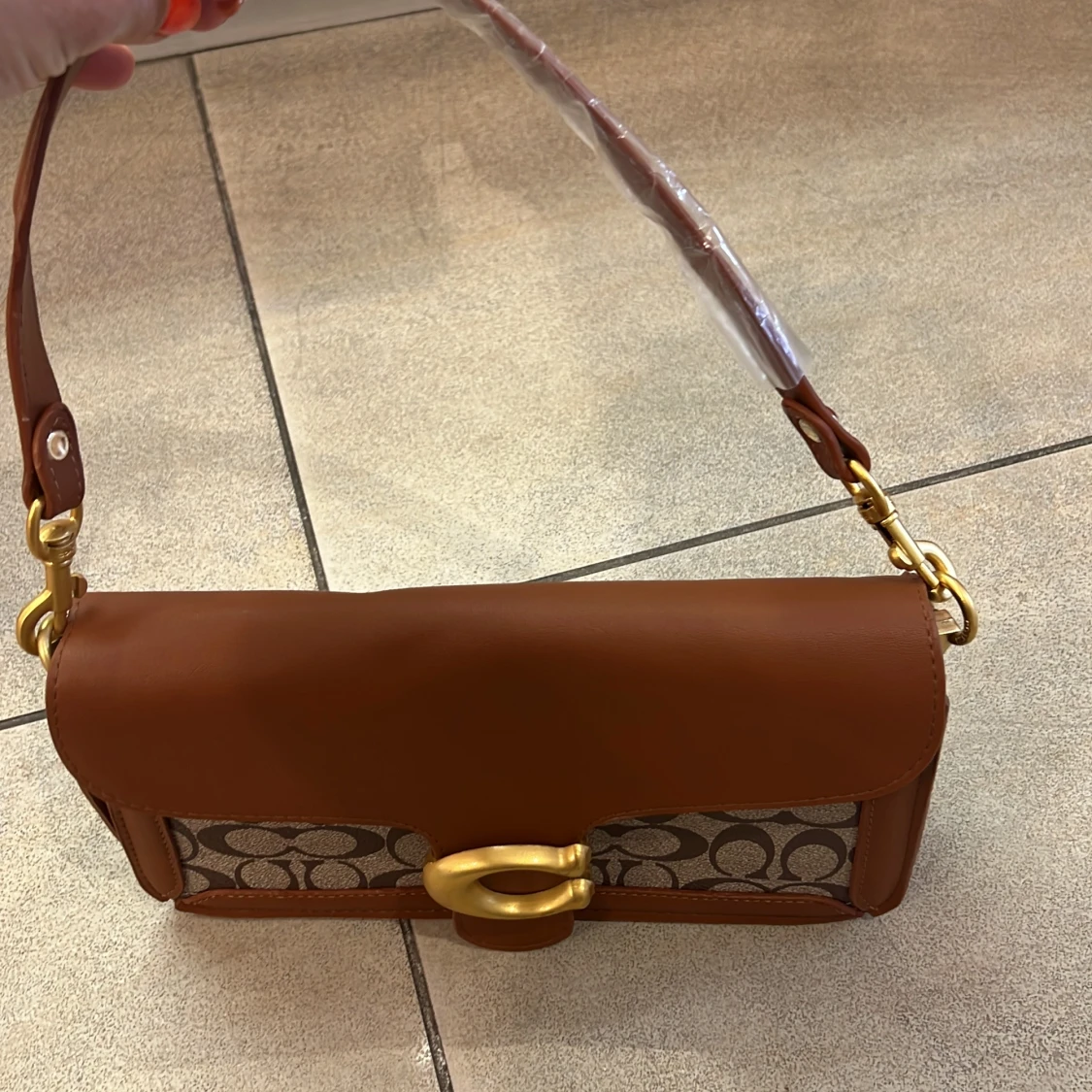 Svart  axelväska  - 3