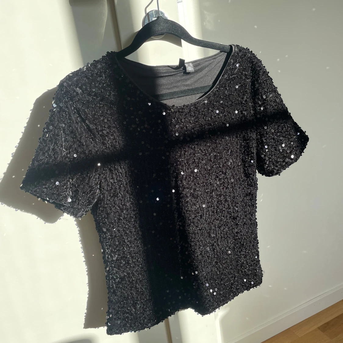 Svart paljett T-shirt  - 1