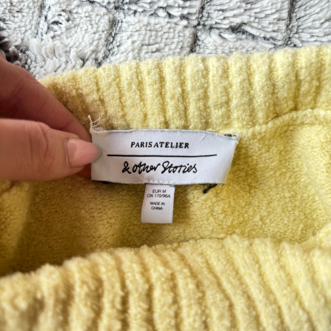 Gul stickad polotröja & Other Stories - 2