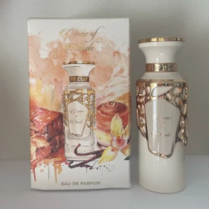 Crème of Clouds Eau de Parfum fragrance world  - Creme of clouds av fragrance world gourmand parfym! Vispad grädde, bränt socker, vanilj och kokosmjölk 100ml flaska ca 95ml kvar. 