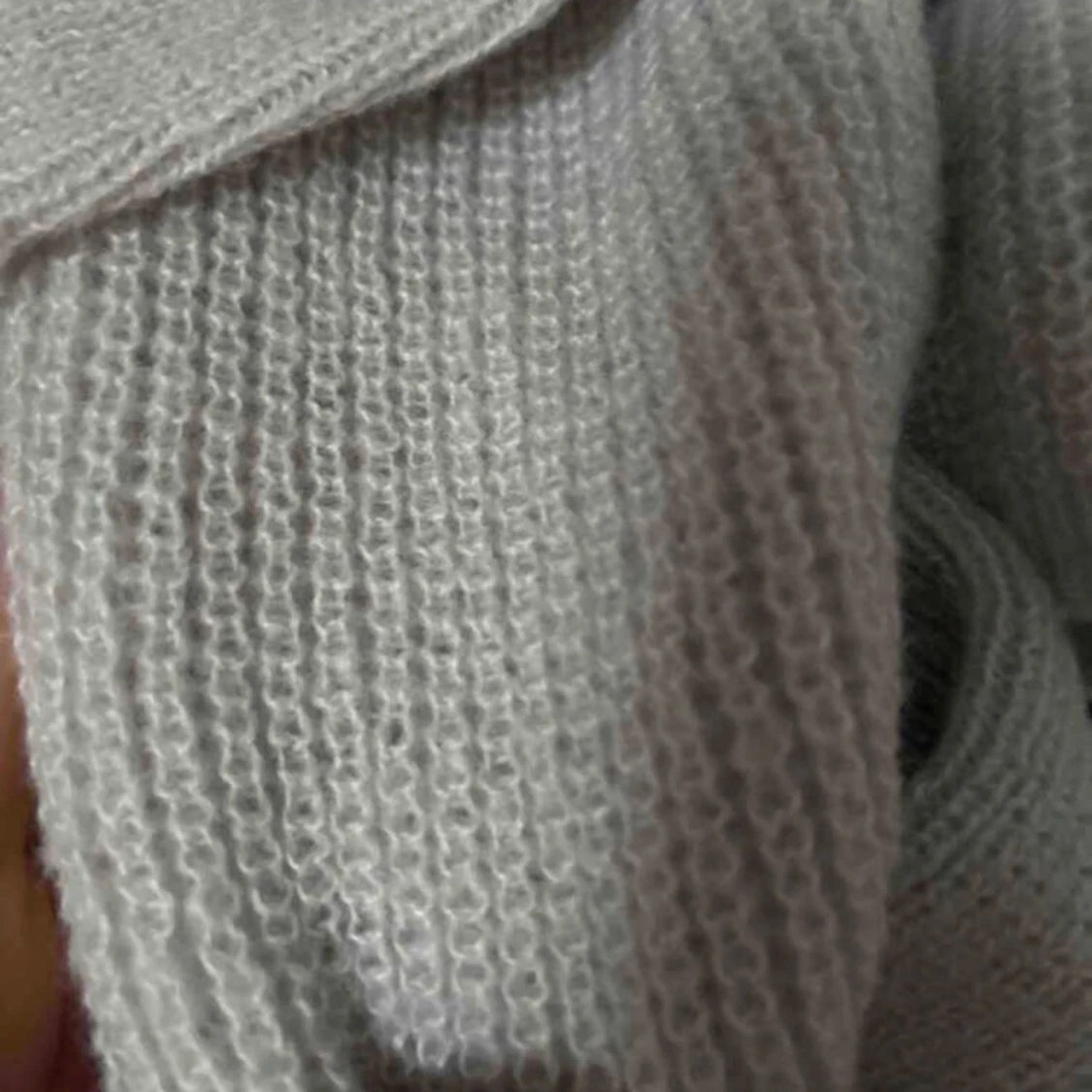 Grå stickad kofta med knyt - 3