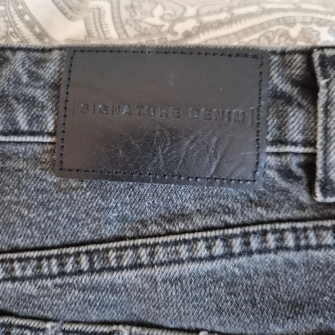 Grå jeans straight fit från Zara - 3
