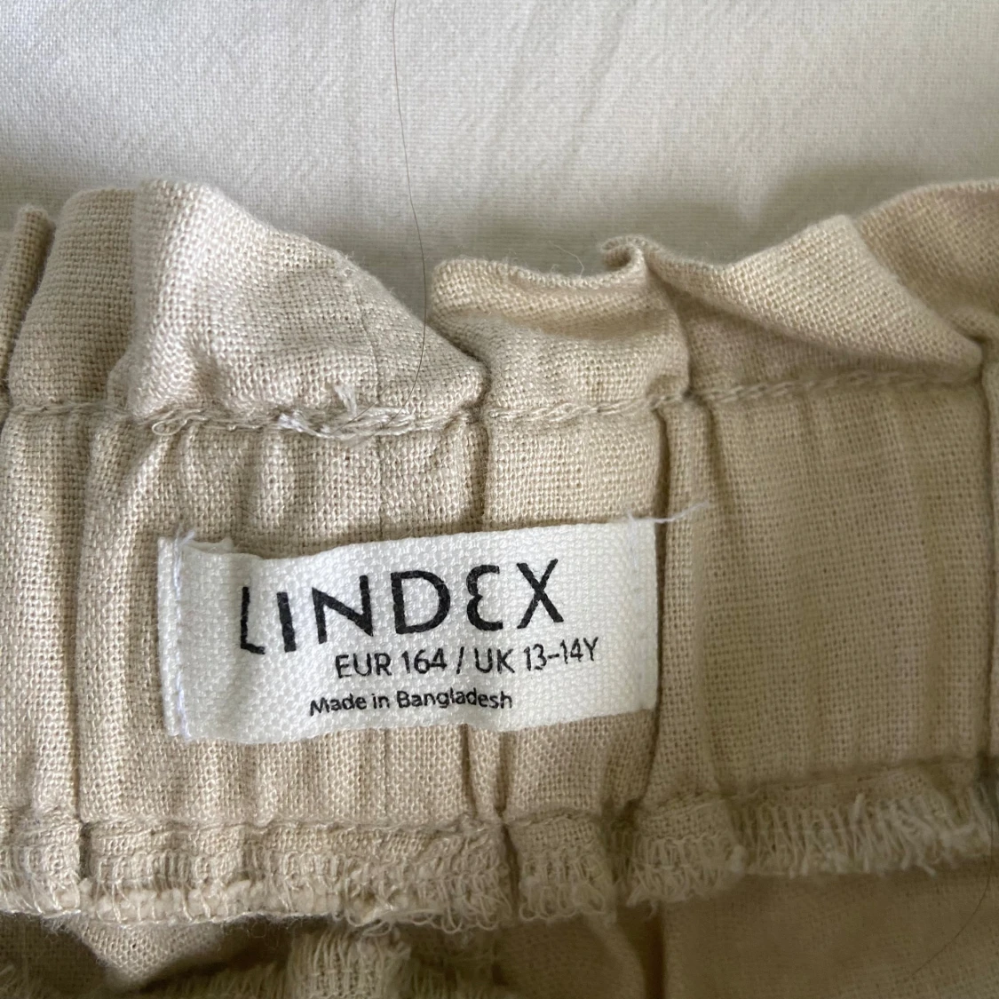 Beiga shorts från Lindex i linneblandning - 1