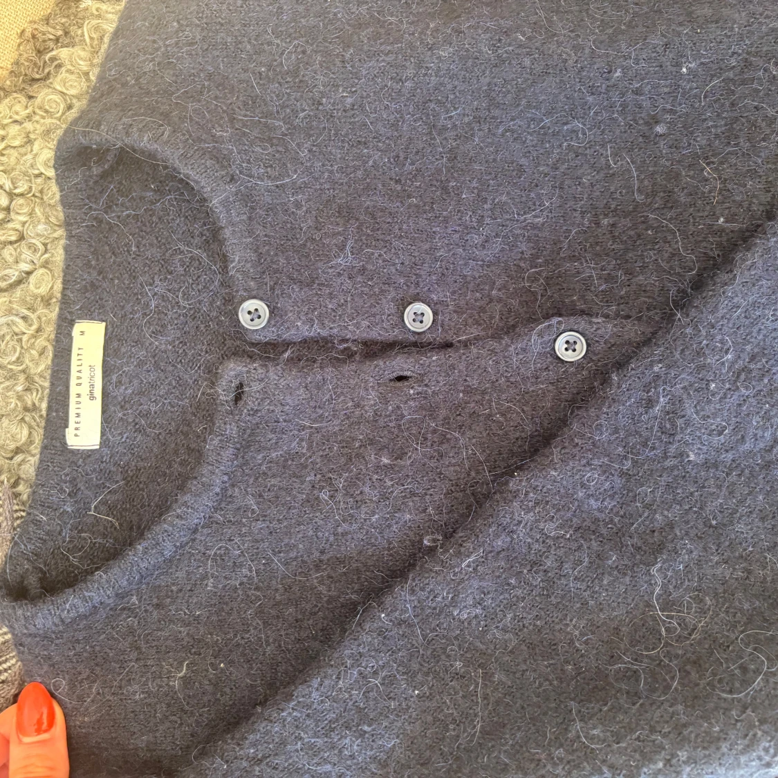 Mörkgrå kofta från Gina Tricot