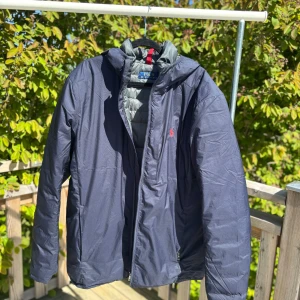 Polo Ralph Lauren Jacka  - Polo Ralph Lauren jacka 🧥 - Storlek M - Skick 10/10 - Perfekt för kallare sommardagar - (Tunnare material) - Nypris 4000kr. 🤩