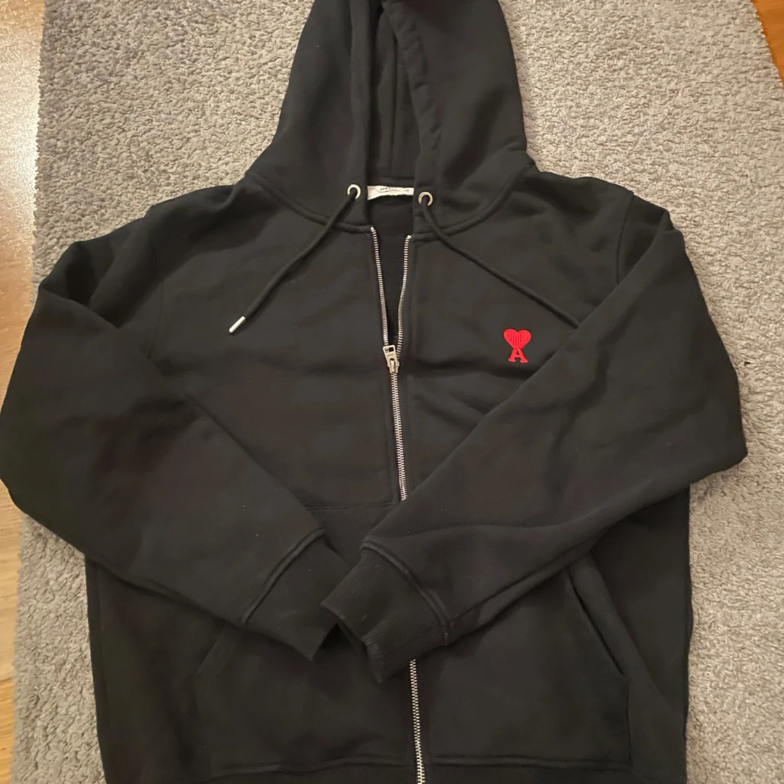 Svart hoodie från Ami