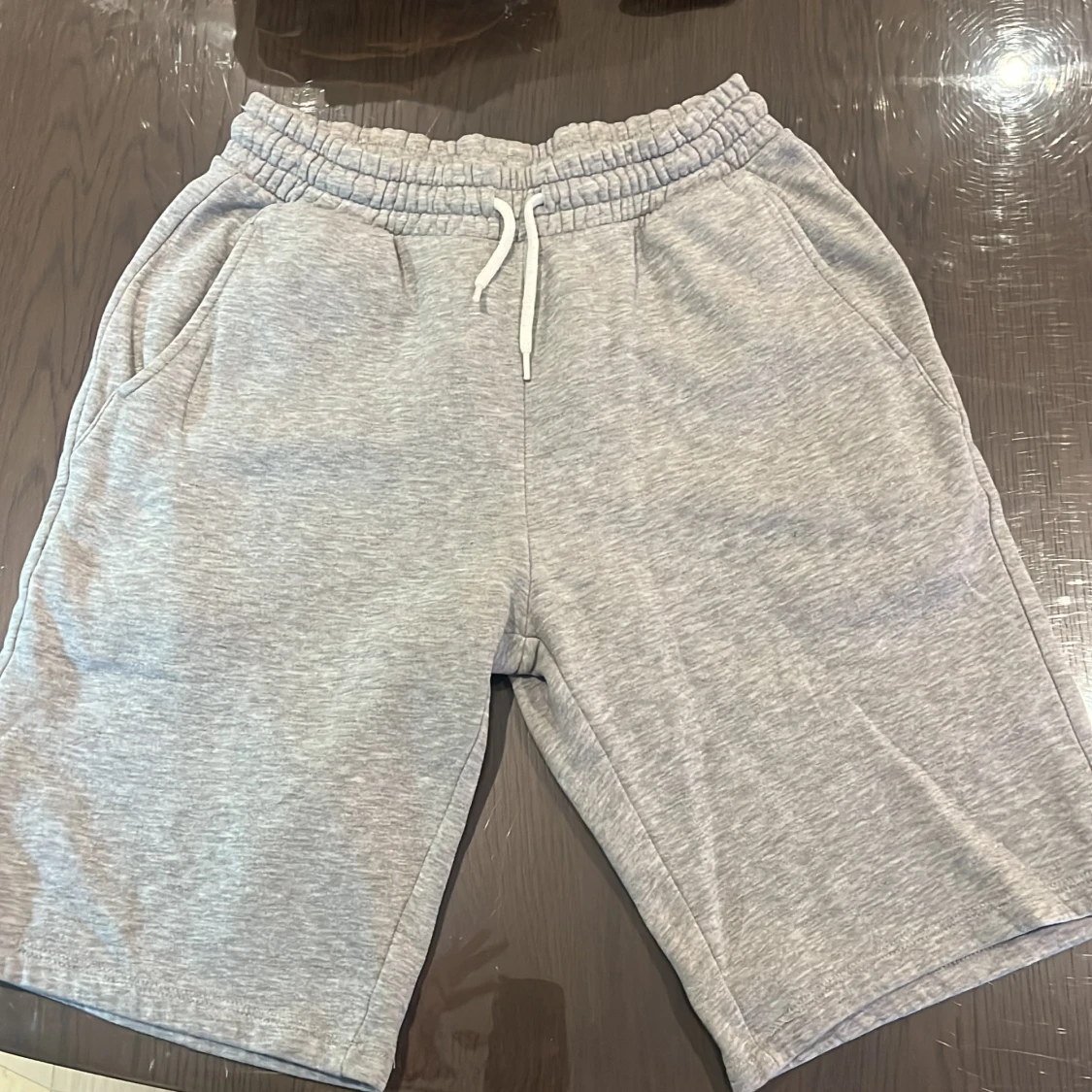 Grå mjukisshorts från Lindex