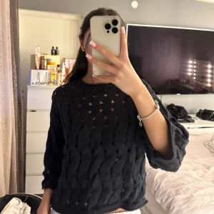 Stickad tröja  - Ny skick 