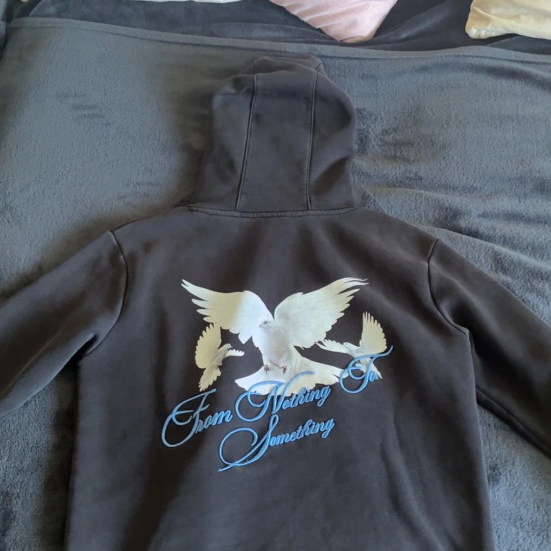 Svart hoodie från Hoodrich med fågeltryck - 2