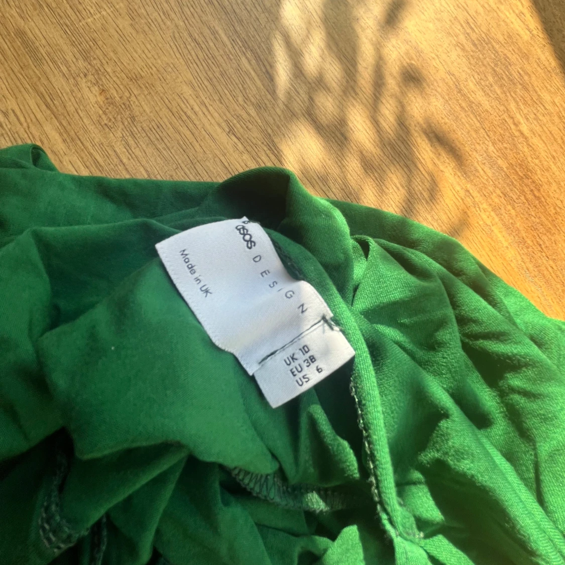 Grön långklänning med tunna axelband från ASOS DESIGN - 2