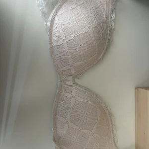 Intimissmi bh!!!!!!!! - Super söt Intimissmi bh som knappt är andvänd!! Storlek 75/B och kommer såklart att tvättas innan jag skickar❤️❤️