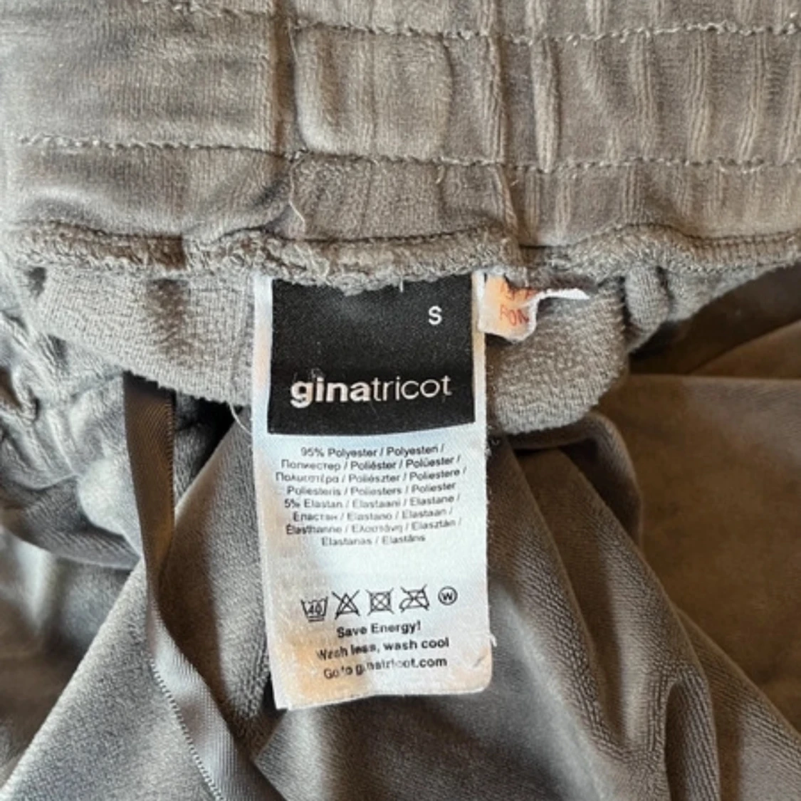 Grå mjukisbyxor i velour från Gina Tricot - 3