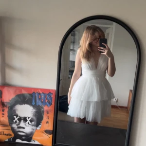 Klänning ginatricot - Jätte fin klänning som jag skulle ha som student klänning men blev en annan. Storlek S från Gina. Helt ny endast testad, köpt för 600 kr.