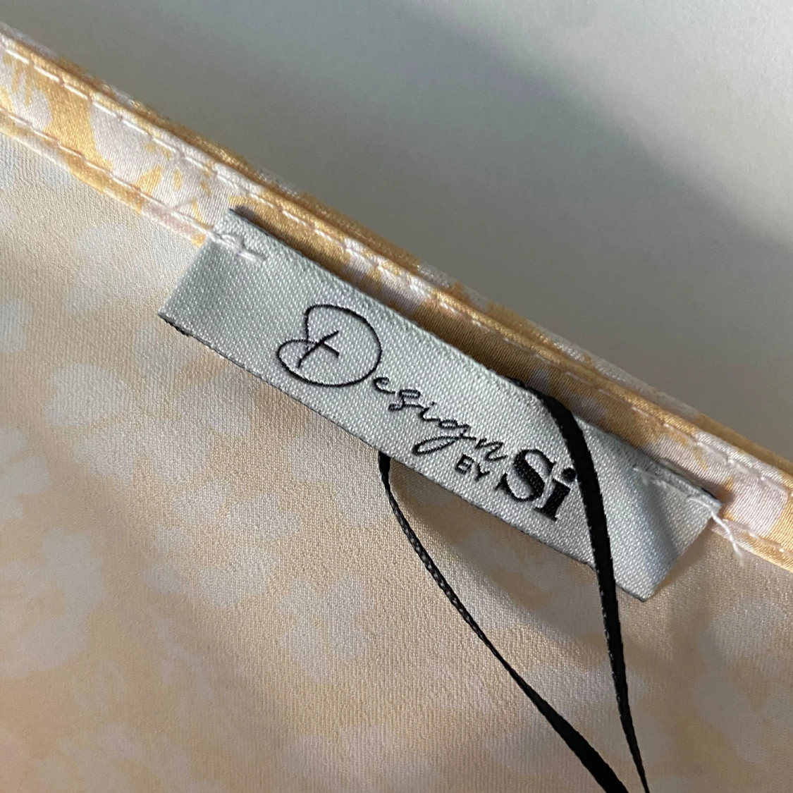 Ljusgul långklänning från Design by Si - 2