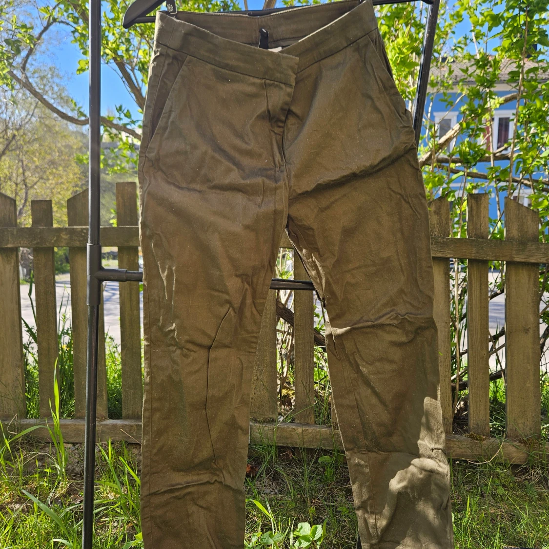 Beiga chinos med normal passform