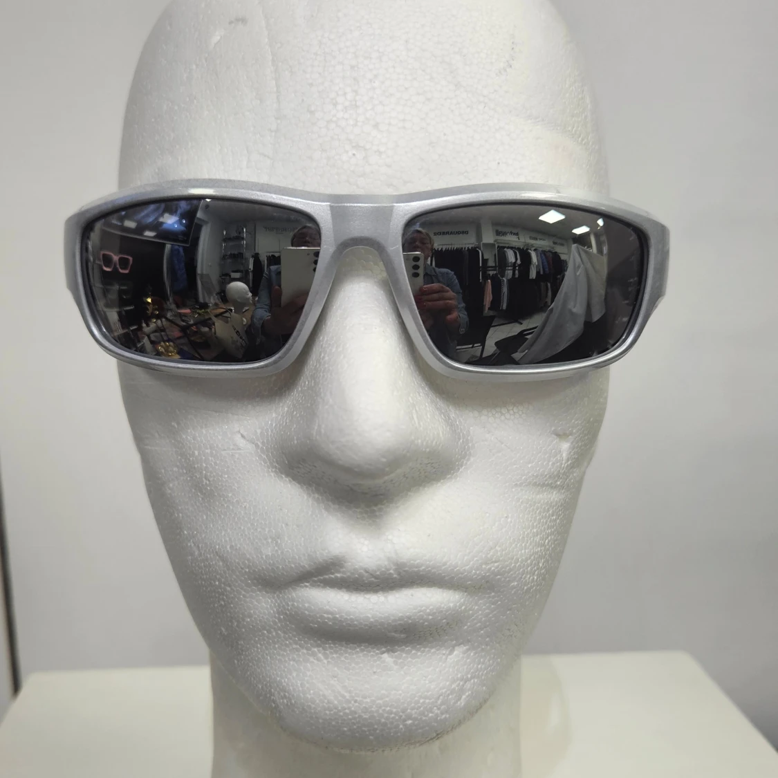 Silvriga sportiga solglasögon - 2