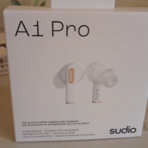 A1 Pro Sudio in earbuds - Säljer ett par nya Sudio in earbuds. Nypris kring 500kr. Säljes för 250kr helt ny i obruten förpackning.