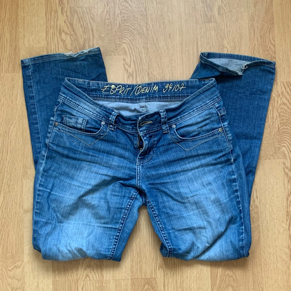 Blå bootcut jeans från Esprit Denim