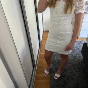Studentklänning Ida Sjöstedt - Superfin studentklänning från Ida Sjöstedt. Endast använd en gång. 
