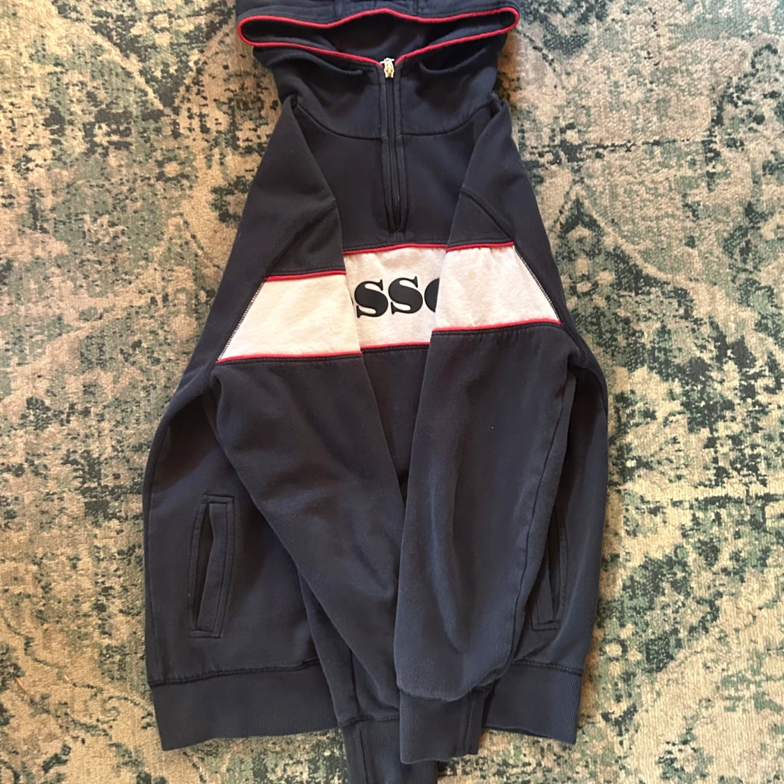 Mörkblå hoodie från Ellesse med logga - 1