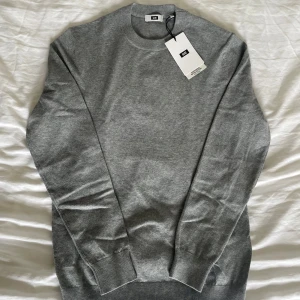 Ny stickad tröja från WE Fashion - Helt ny stickad tröja från WE Fashion, Ny pris 489kr, mitt pris 350kr. Säljs p.g.a att den var för liten