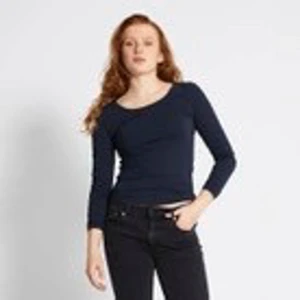 Mörkblå långärmad topp med rund hals - Snygg mörkblå långärmad topp med rundad halsringning. Perfekt att styla med jeans eller kjol för en enkel och stilren look. Tunn och mjuk kvalitet som passar året runt.