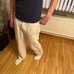 Linnebyxor från Jack n Jones - Från jacknjones storlek 30x32
