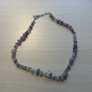 Halsband ametist  - Säljer då den inte kommer till användning, äkta ametist stenar