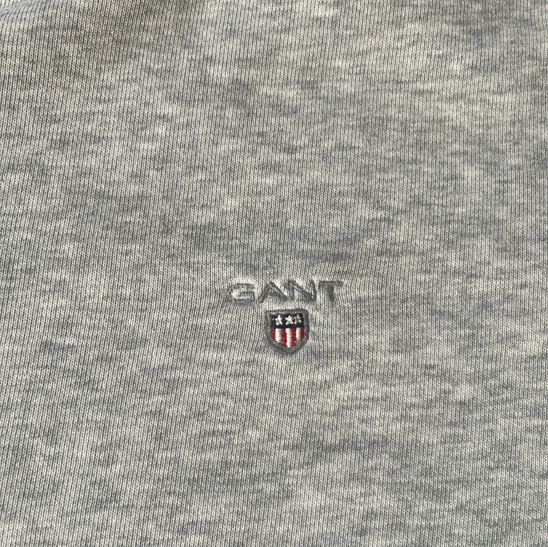 Ljusgrå sweatshirt från GANT - 1