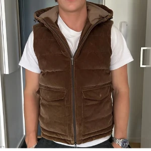 Stenströms väst - Tja, säljer nu denna sjukt snygga Stenströms väst! Den är i nyskick, inga defekter! Perfekt nu till våren! Tveka inte på att fråga om ni undrar något!☺️Storlek M.