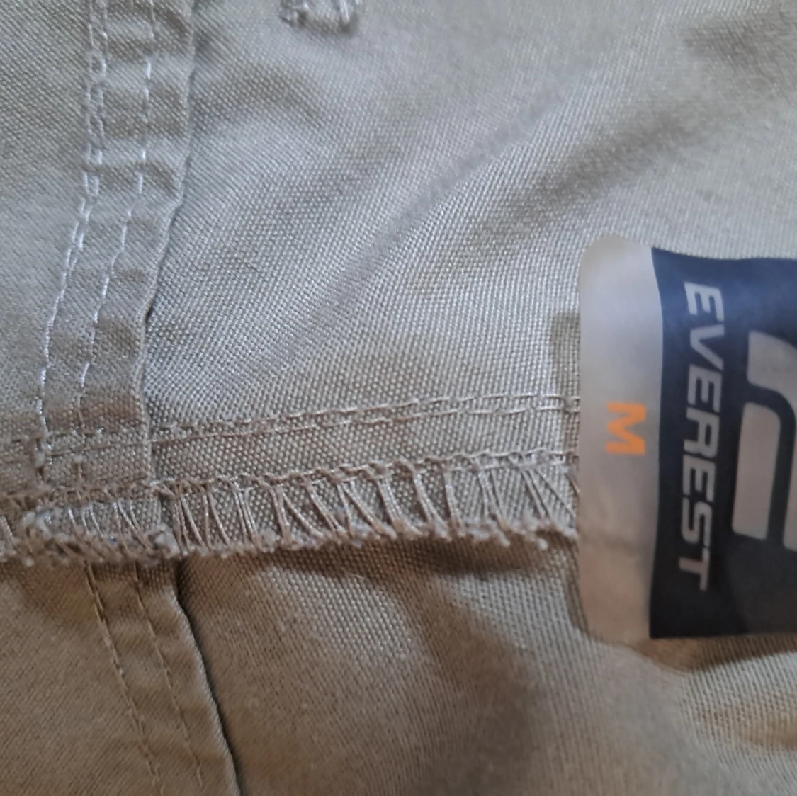 Beiga cargoshorts från Everest - 2