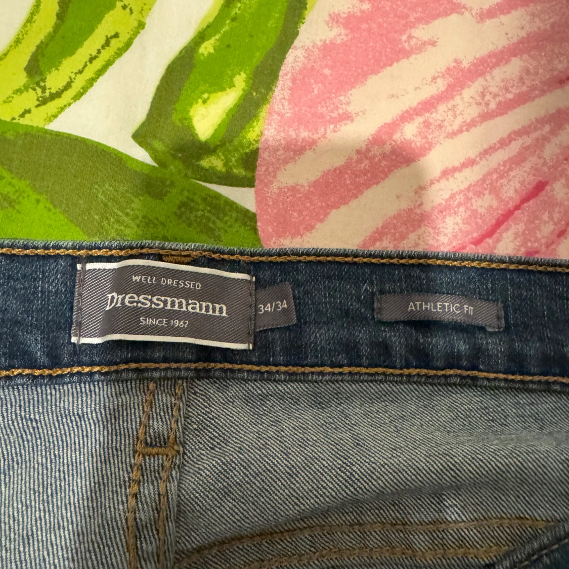 Blå jeans från Dressmann Athletic Fit - 2