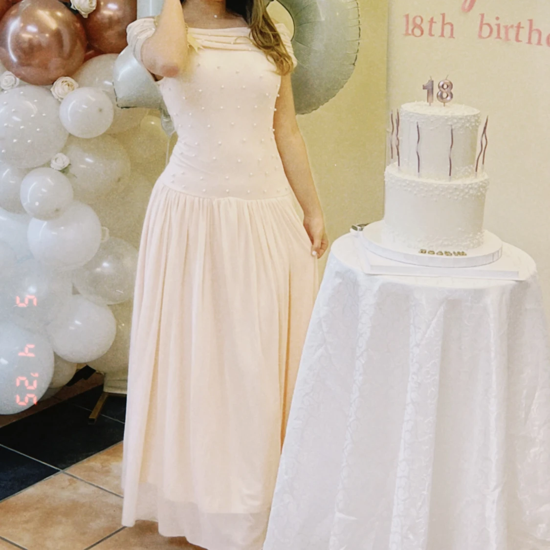 Ljusrosa långklänning med pärlor