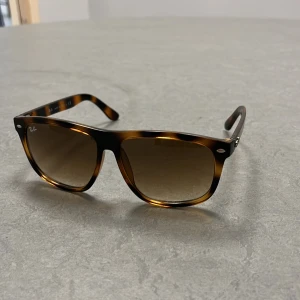 Ray-Ban boyfriend - Perfekta brillor nu till sommaren ett par rayban boyfriends i extremt bra skick